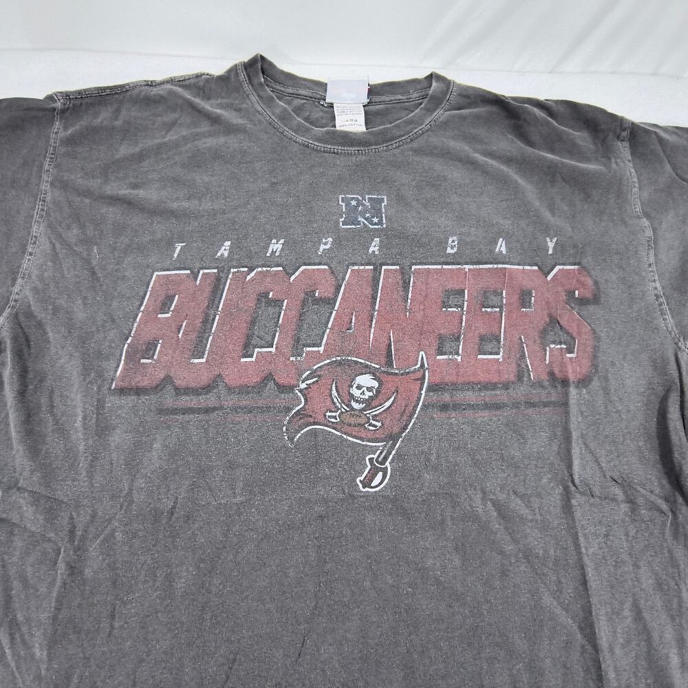 NFL Tampa Bay Buccaneers Graphic Short Sleeve Football Shirt Mens Size L Gray